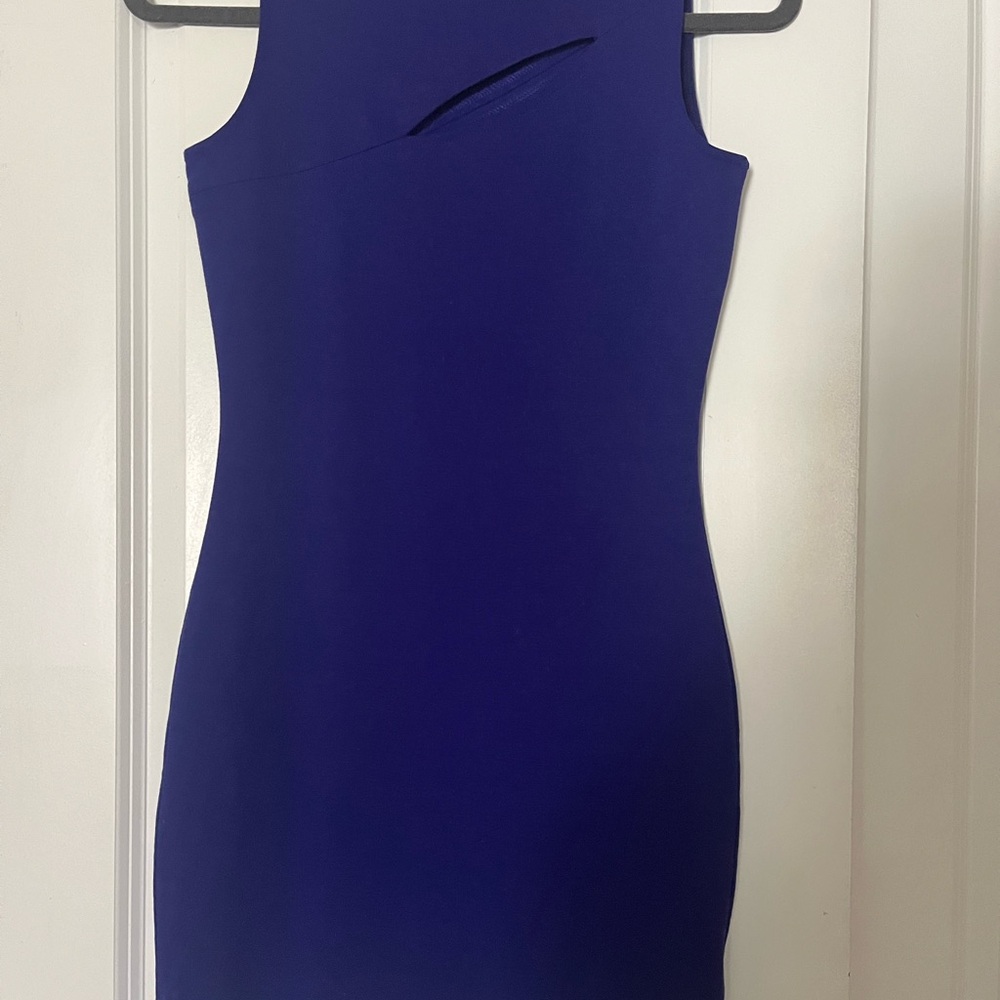 Body-con Purple Sleeveless Dress with cut-out